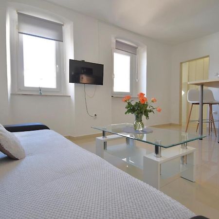 City Centre Apartment With Terrace 2 Pula Extérieur photo