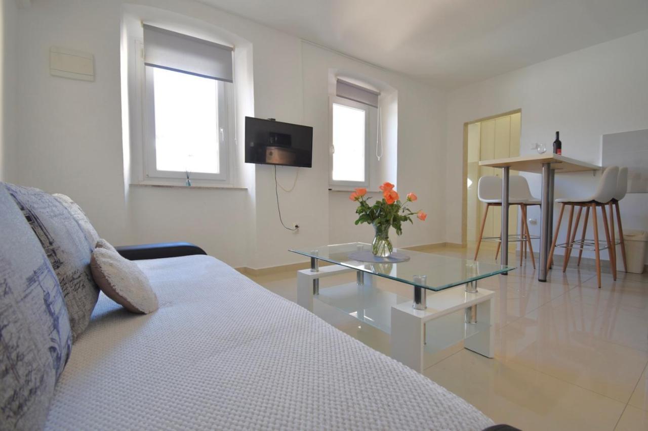 City Centre Apartment With Terrace 2 Pula Extérieur photo