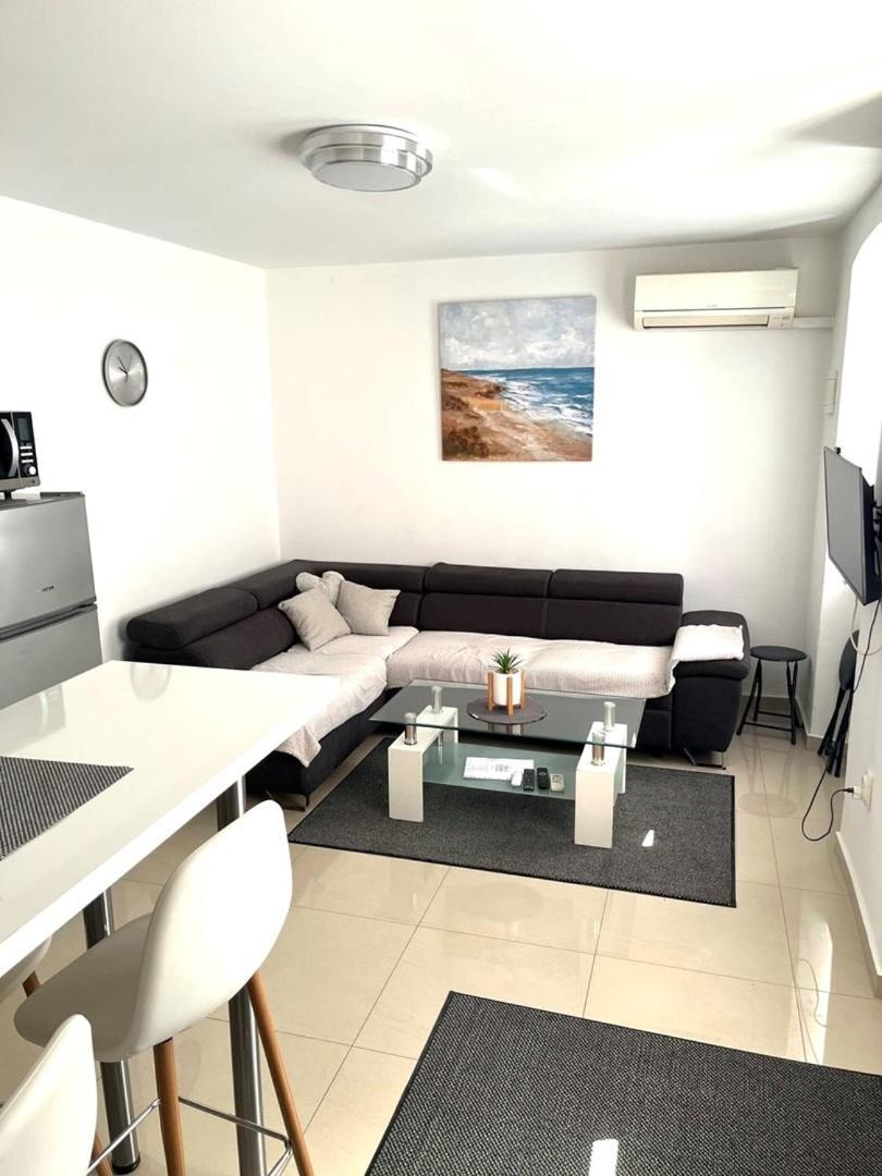 City Centre Apartment With Terrace 2 Pula Extérieur photo